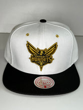 Load image into Gallery viewer, MN NBA White Gold Pop Snapback Hornets
