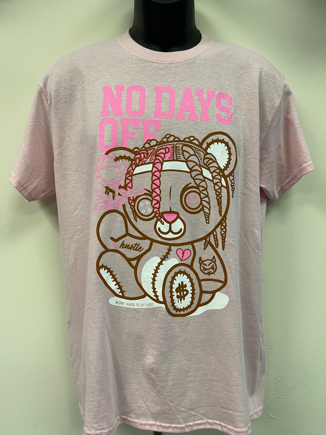 “No Days Off” Graphic T-Shirt / Pink